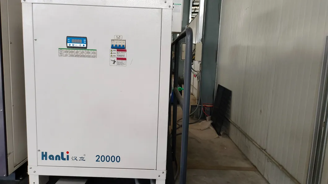 AC380V/50Hz/60Hz Power Supply Exchange Table Laser Cutting Machine with Enclosed Protective Cover 3000W Laser Power Mesin pemotong laser dengan tutup pelindung tertutup 1
