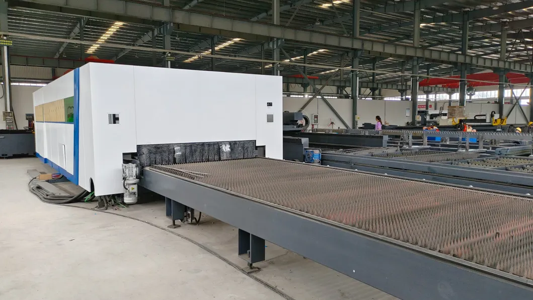 AC380V/50Hz/60Hz Power Supply Exchange Table Laser Cutting Machine with Enclosed Protective Cover 3000W Laser Power Mesin pemotong laser dengan tutup pelindung tertutup 3