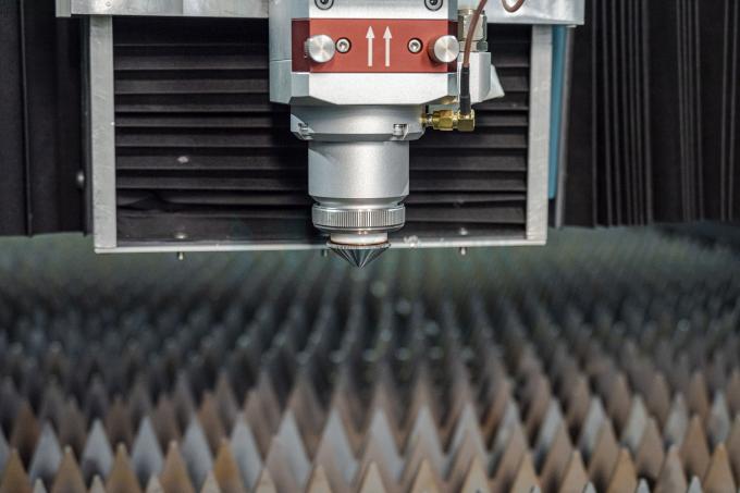Mesin pemotong laser serat CNC 3kw 6kw untuk pelat logam stainless steel 0